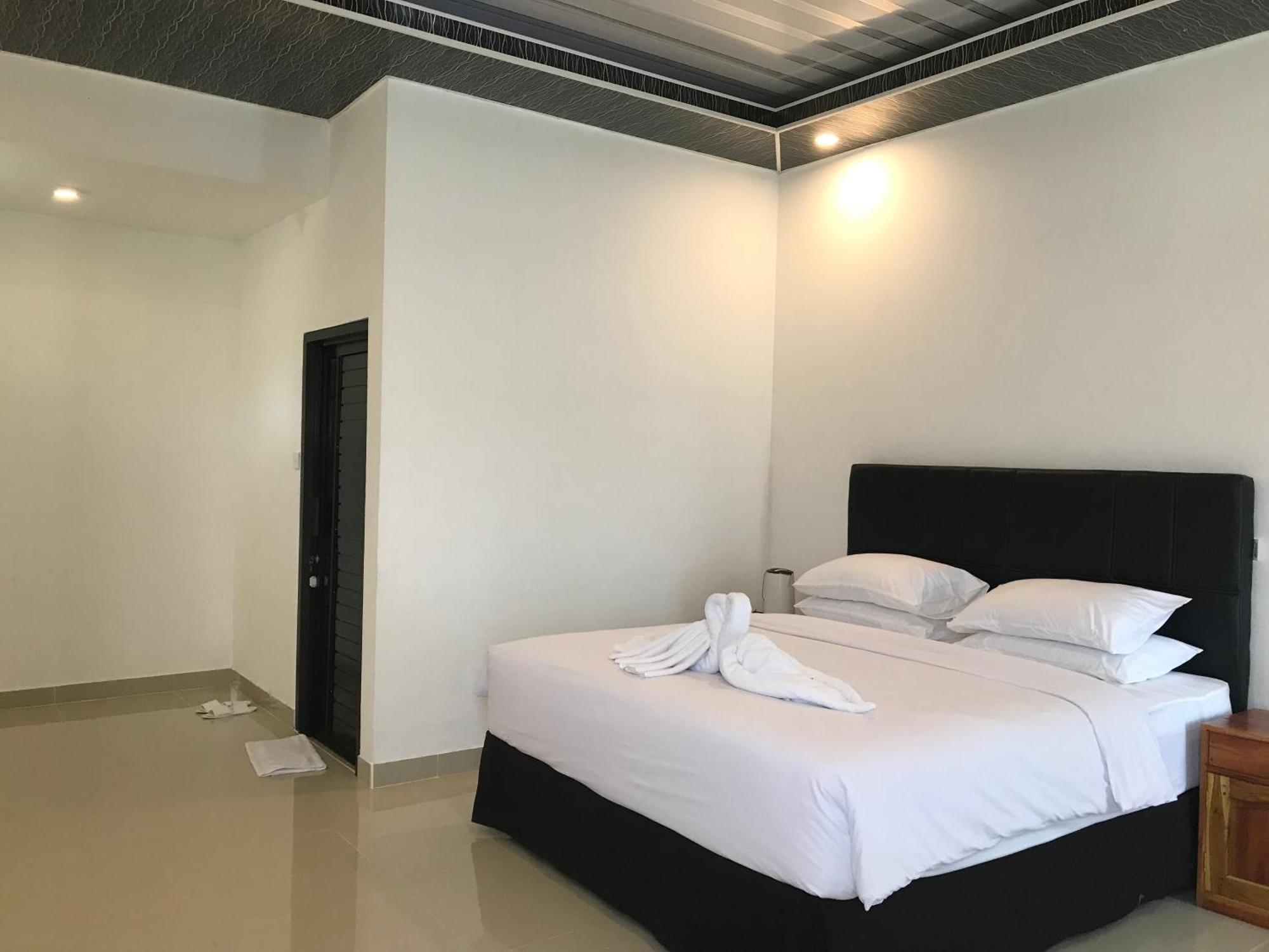 Pohon Purba Resort & Restaurant Labuhan Pandan Esterno foto