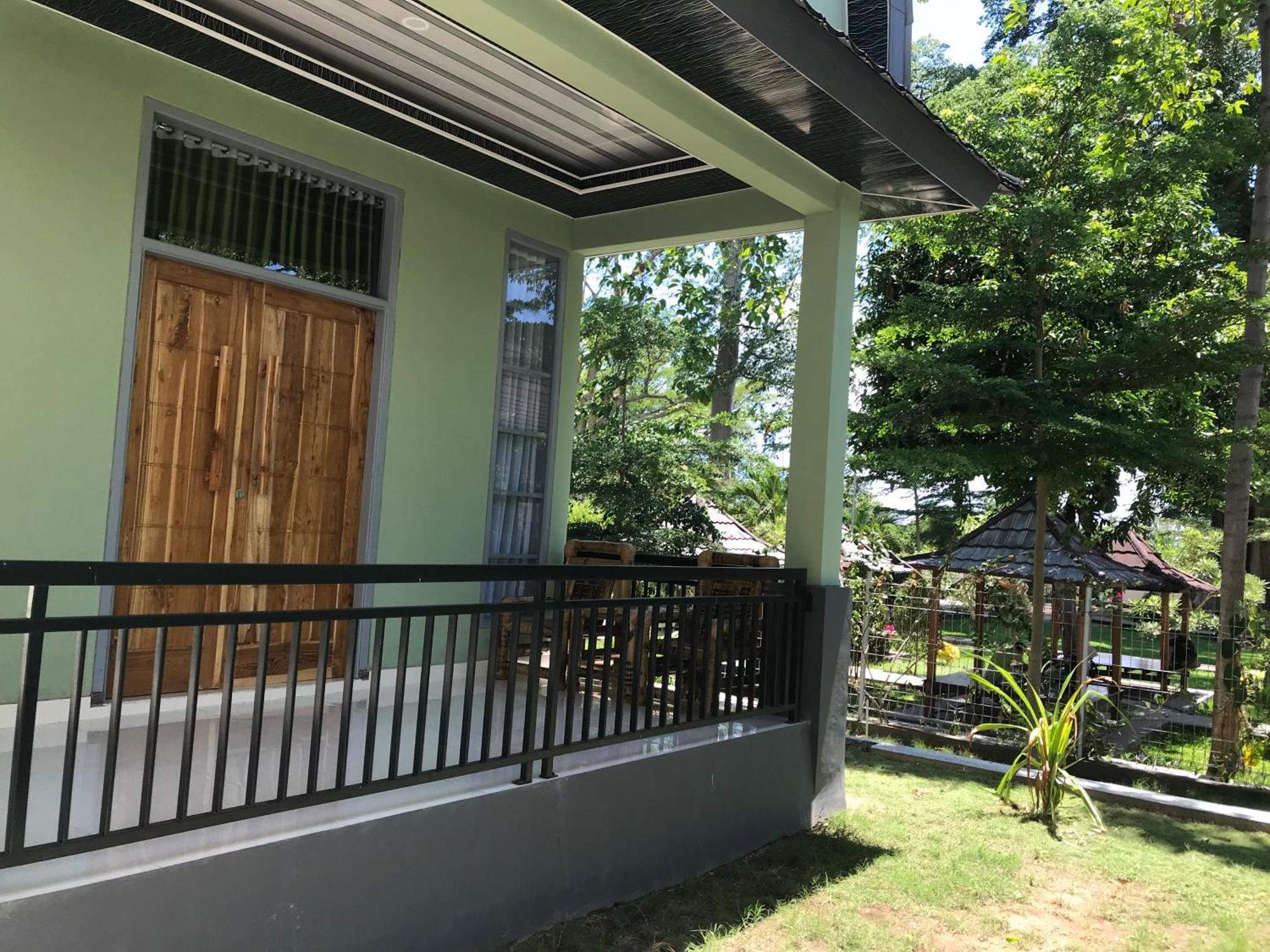 Pohon Purba Resort & Restaurant Labuhan Pandan Esterno foto