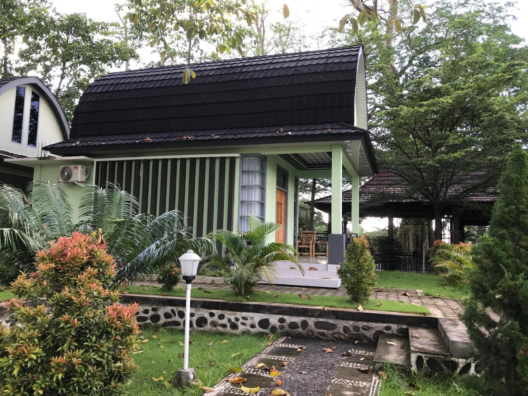 Pohon Purba Resort & Restaurant Labuhan Pandan Esterno foto