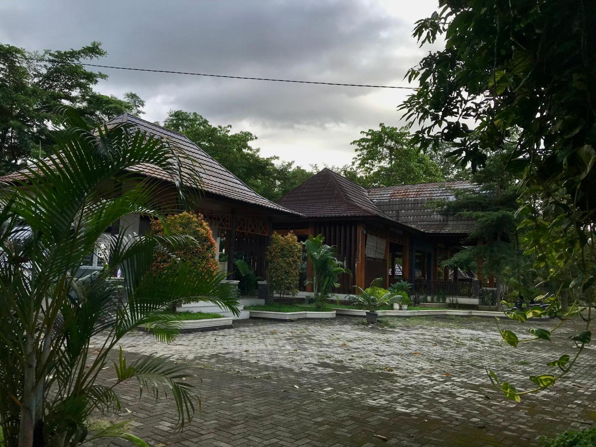Pohon Purba Resort & Restaurant Labuhan Pandan Esterno foto
